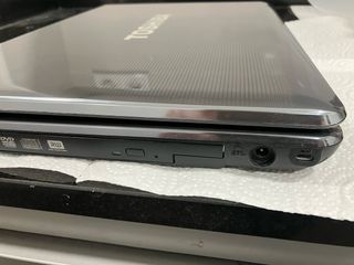 Portátil Toshiba Satellite A300 con cargador