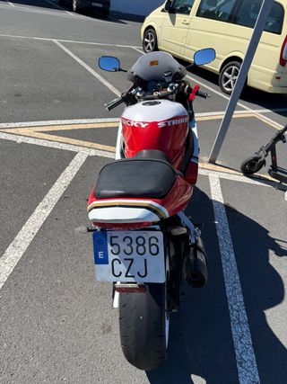 Suzuki GSXR 600 Lucky Strike 2004