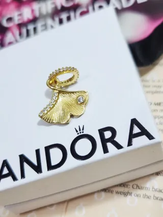 Colgante Pandora Hoja Ginkgo con Circonitas
