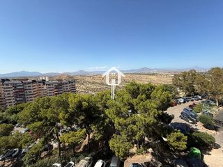 Piso en venta en Juan XXIII en Alicante