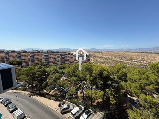 Piso en venta en Juan XXIII en Alicante
