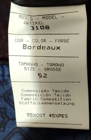 Traje de boda burdeos con estampado floral