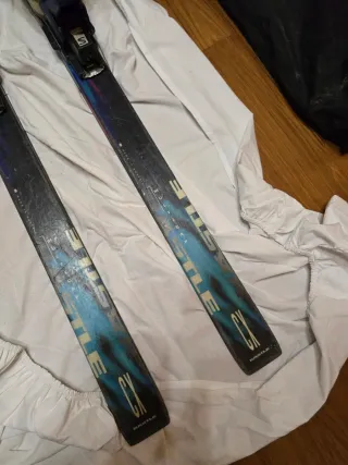 Esquís, botas, bastones y funda