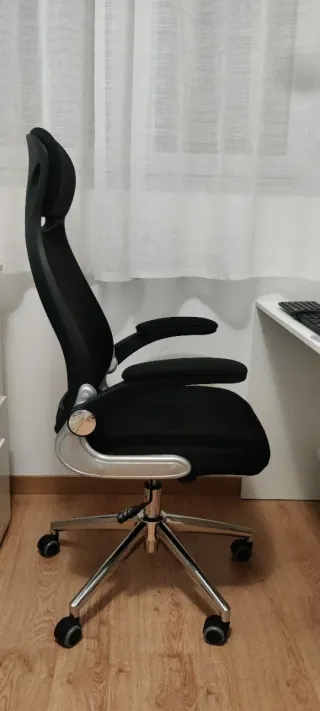 Silla de oficina ergonómica negra