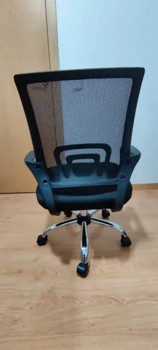 Silla de oficina ergonómica negra