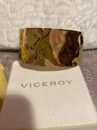 Conjunto Viceroy Brazalete y Pendientes Dorados