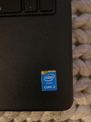 Portátil Dell Inspiron 15 3358