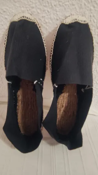 Zapatillas de esparto negras y marrones