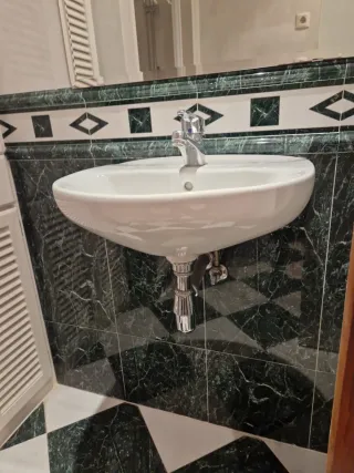 Lavabo de baño blanco Roca