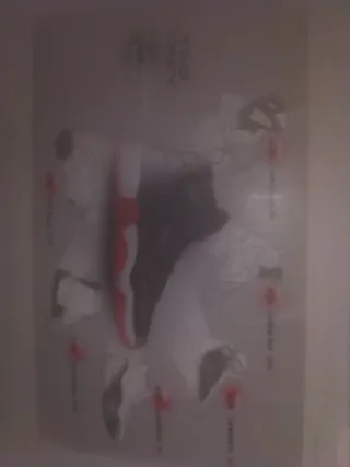 Zapatillas Jordan Negras y Rojas,suela azul claro