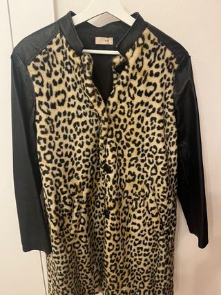 Abrigo SCEE Pelo Animal Print Negro Beige