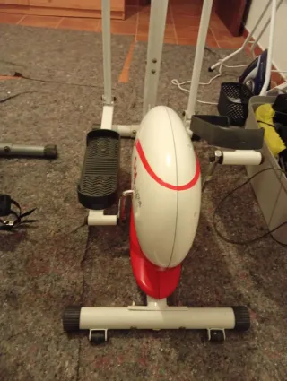 Bicicleta Elíptica Blanca y Roja