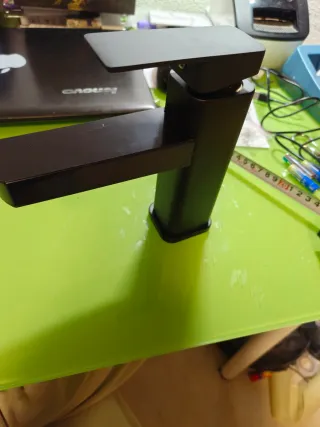 Grifo de lavabo negro metálico