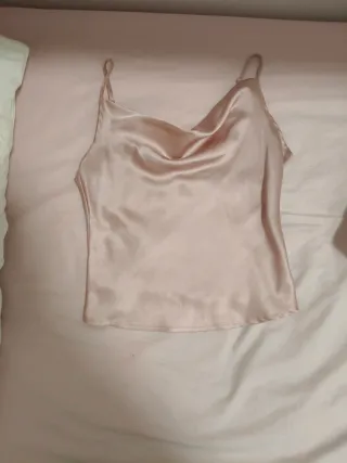 Top tirantes satén rosa