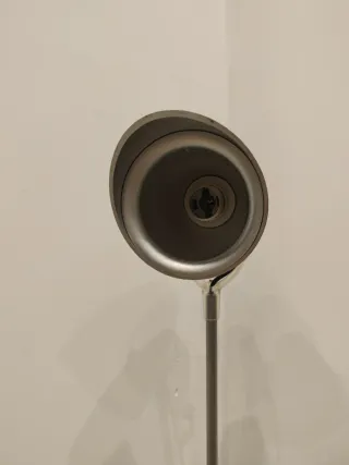 Lámpara de mesa plateada