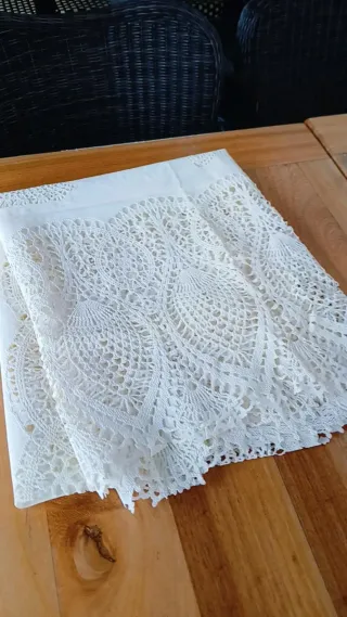 Toalha de mesa branca com renda 119×148cm