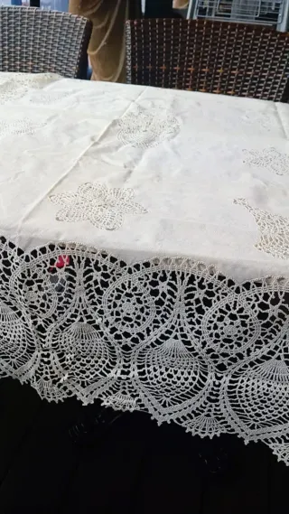 Toalha de mesa branca com renda 119×148cm