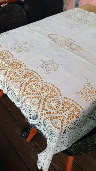 Toalha de mesa branca com renda 119×148cm