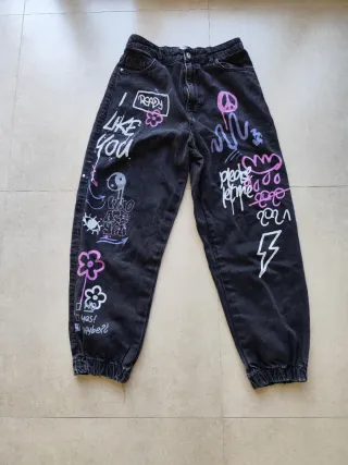 Jeans jogger graffiti neri