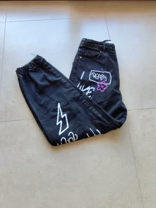 Jeans jogger graffiti neri