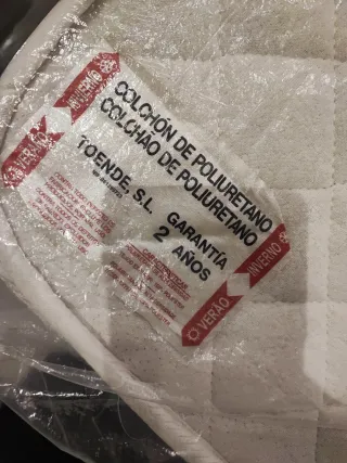 Cuna de viaje azul y amarilla ,con colchón