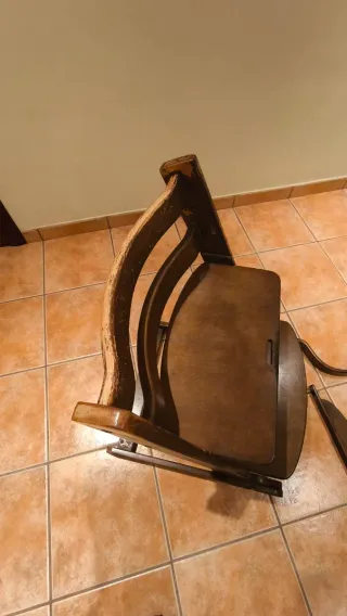 Trona Stokke madera oscura