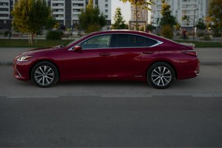 Lexus ES 2019