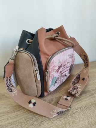 Bandolera Sweet Candy Rosa con libelulas bordadas