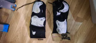 Patines en linea boomerang y protecciones.