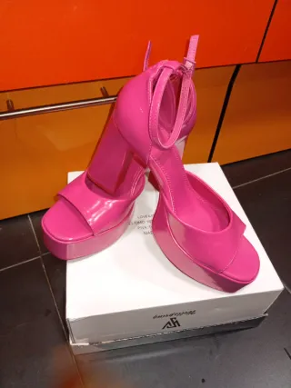 Sandalias Bershka rosa plataforma tacón