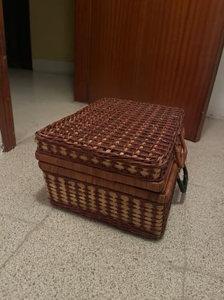 Cesta mimbre y cuero para guardar cosas