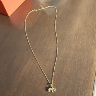 Colgante de oro 18k con elefante