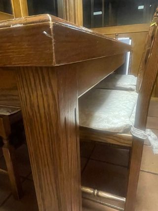 Mesa de madera y seis sillas