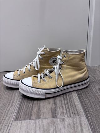Zapatillas Converse Altas color mostaza .