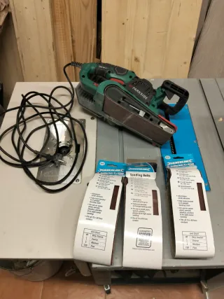 Lijadora de banda Parkside + lijas