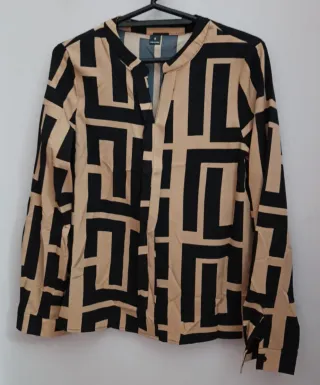 Camisa Beige y Negra Talla M