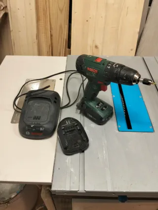 Taladro a batería Bosch con cargador