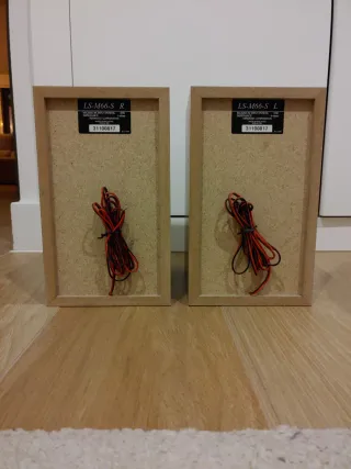 Altavoces Kenwood Beige y Marrón
