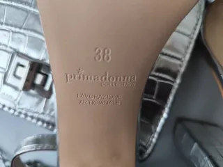 Sandalo argento tacco alto effetto coccodrillo