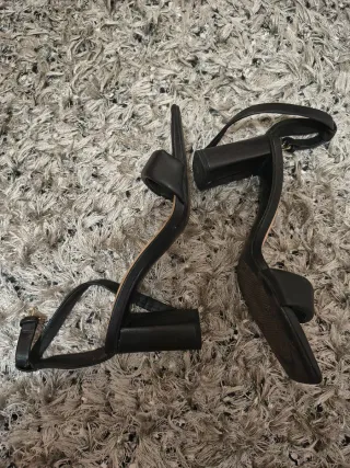 Sandalias tacón Stradivarius Talla 39