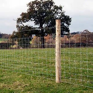 Valla forestal de madera y malla