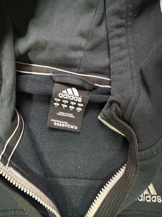 Sudadera Adidas con cremallera y capucha
