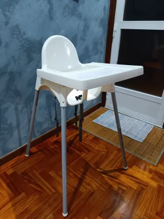 Trona Ikea con vassoio