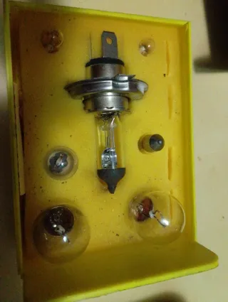 Bombillas y fusibles para coche