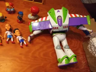 Lote de muñecos variados