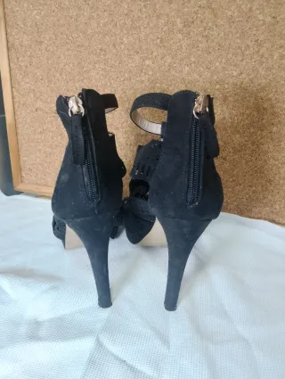 Sandalias de tacón negras talla 38