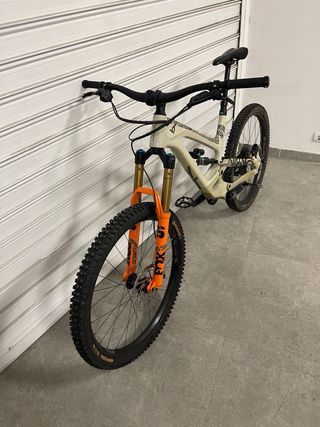 Yt Capra - Mullet - Carbono - Talla L -Fox Factory