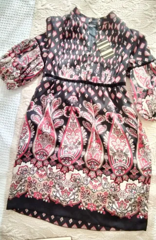 Vestido estampado negro y rosa