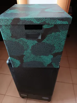 Caja de almacenaje TJENA Ikea verde y negra