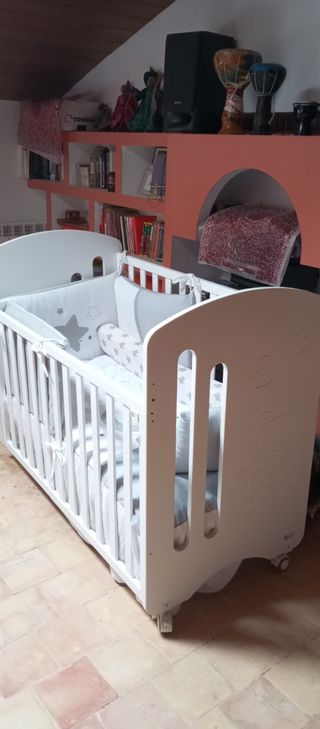 Cuna de bebé y accesorios